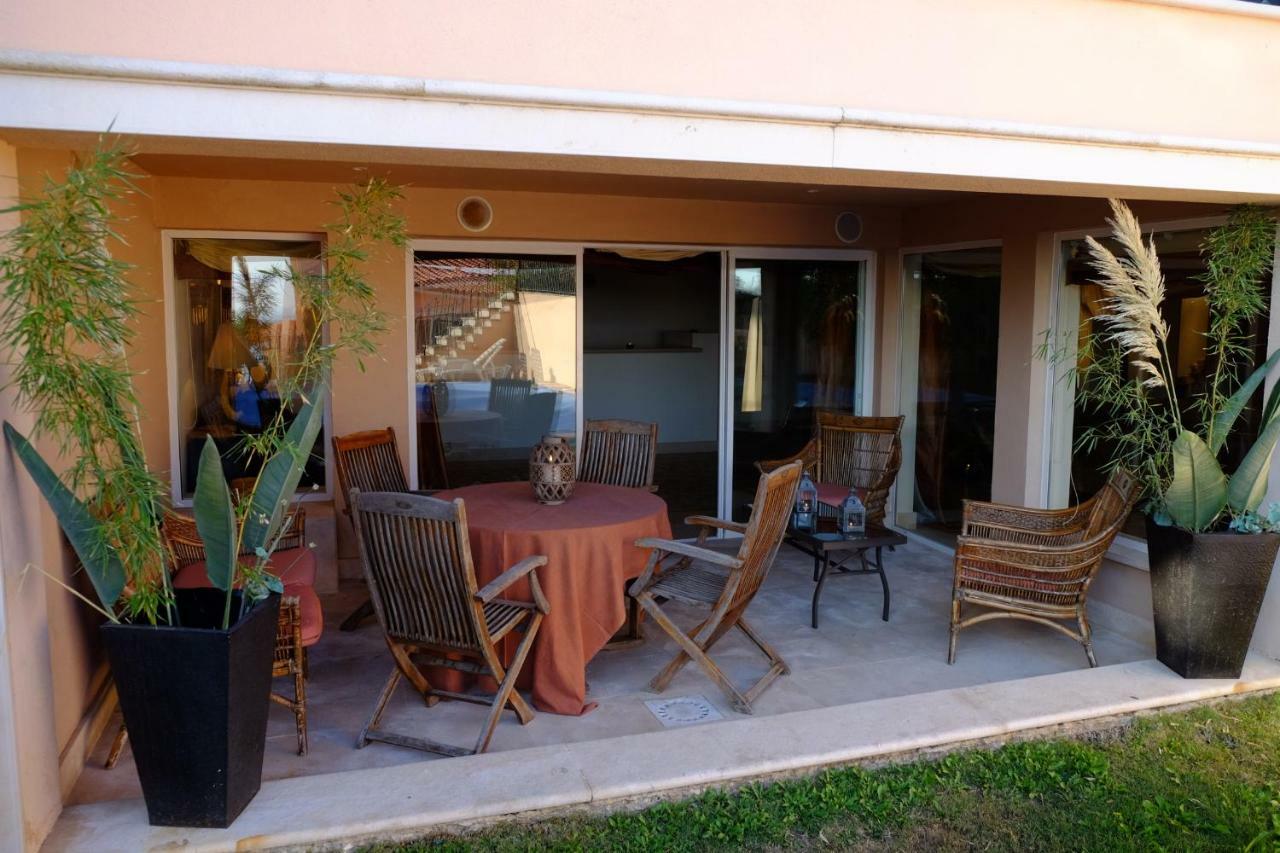 Apartamento com Piscina Cruz Quebrada Bagian luar foto